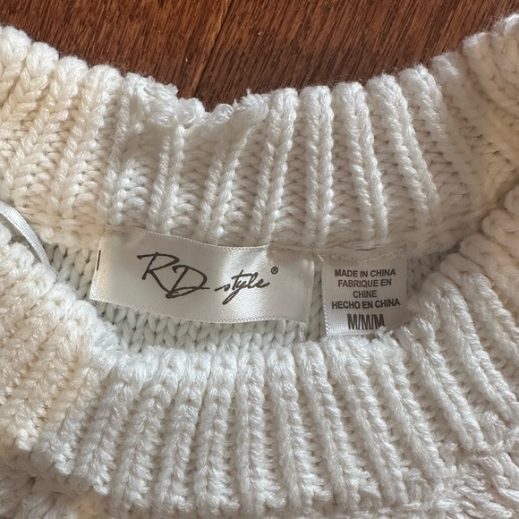 Cable Knit Sweater with laces - Picture 3 of 6